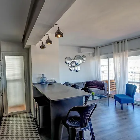 Chic Sea View By Hello Homes