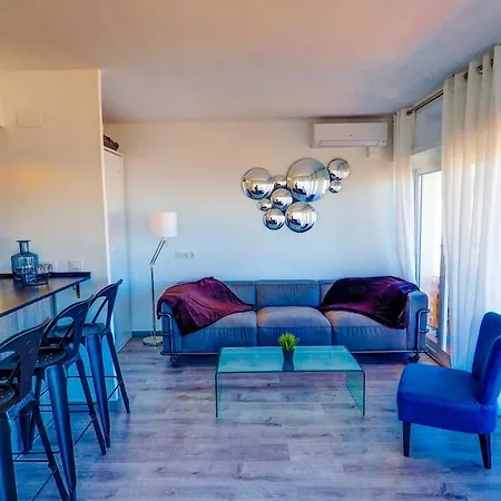 Chic Sea View By Hello Homes